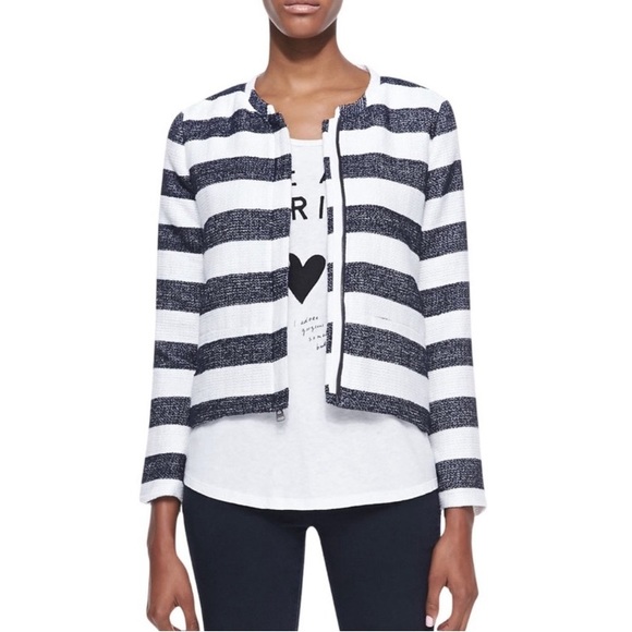 Splendid navy/cream wide strip, textured short blazer! Zip closure Size Medium - Picture 4 of 17